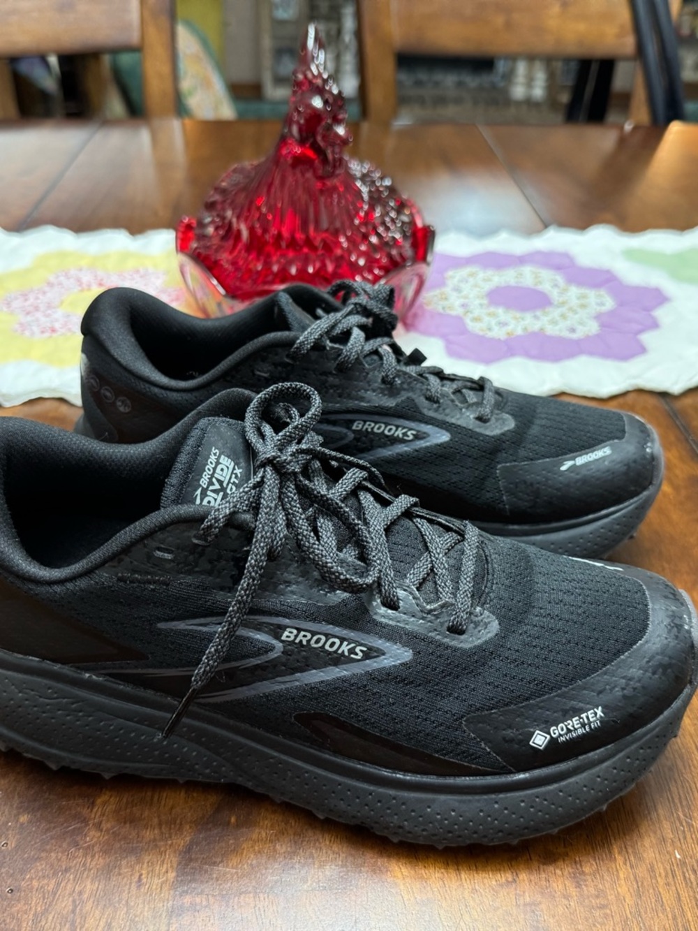Women’s 8.5 Brooks Divide 5 Black Lace-Up Gore-Tex Running Shoes waterproof